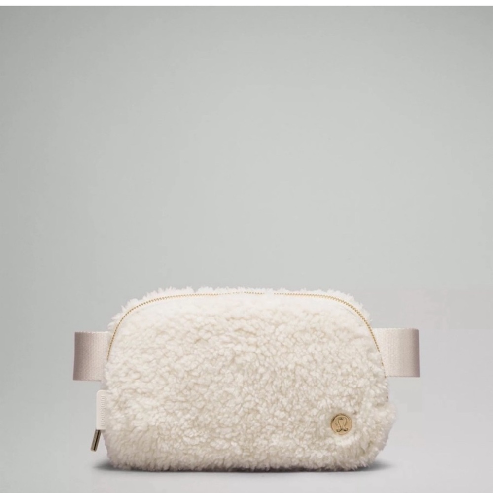 Lululemon everywhere belt bag - white Sherpa